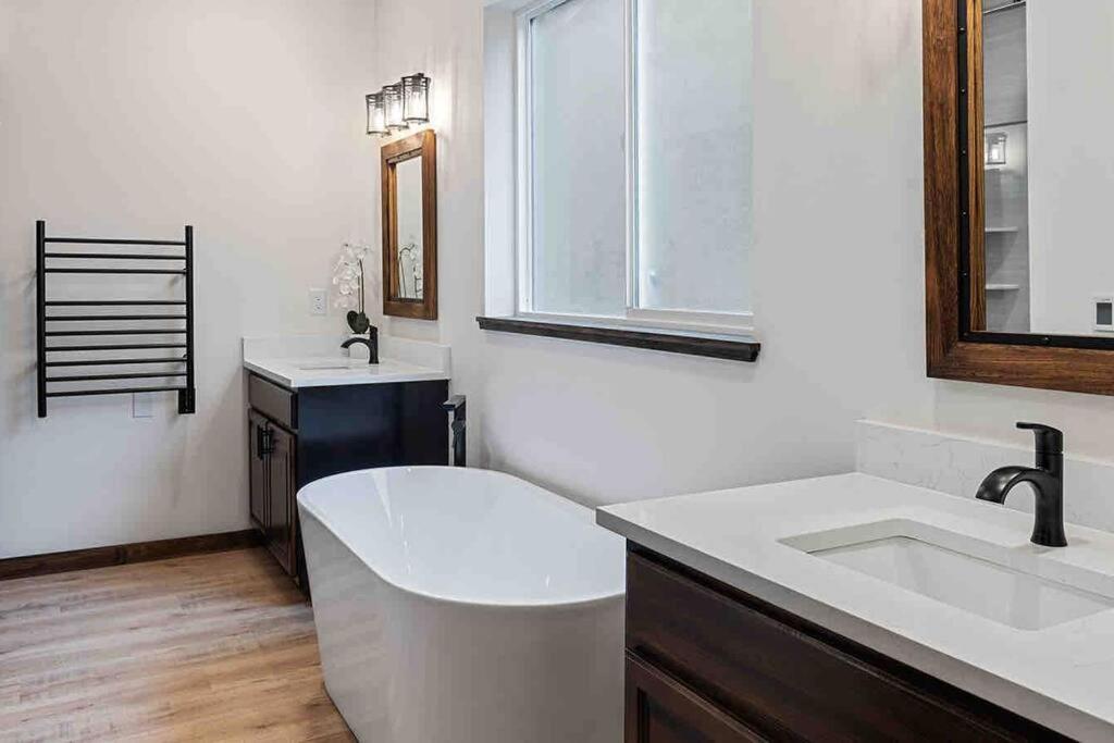 Luxe Mt. Rainier Lodge W/ Hot Tub-Ac-Game Room Ashford Εξωτερικό φωτογραφία